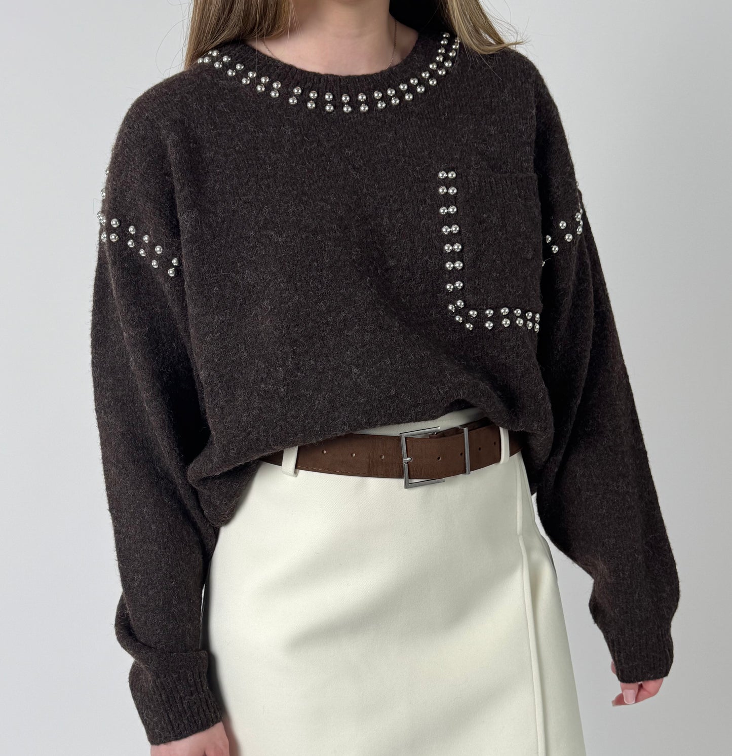 Pull à Détails Cloutés