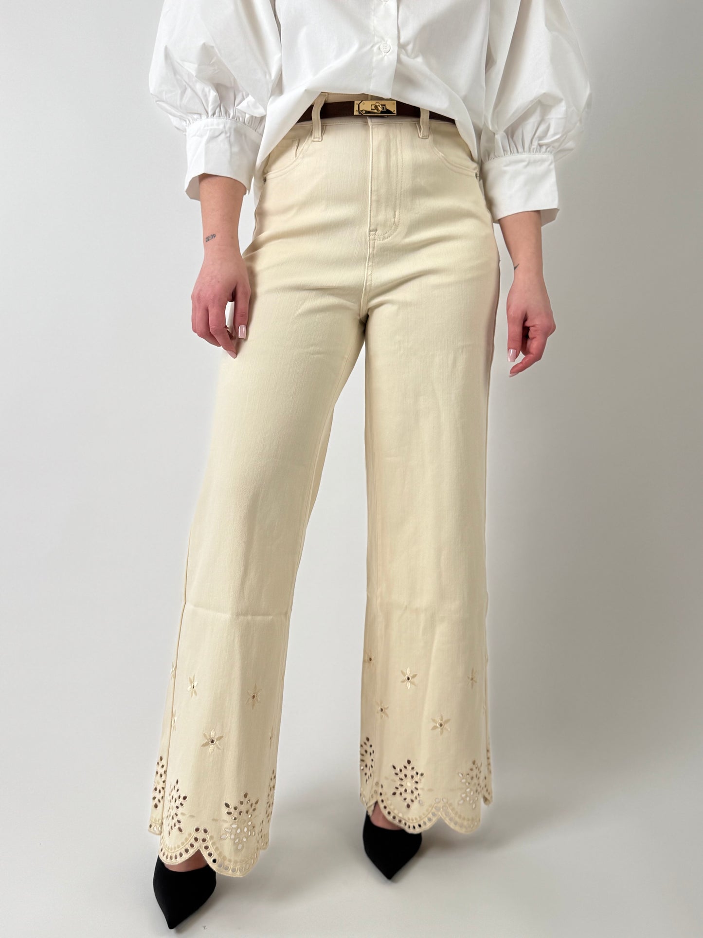Pantalon brodé